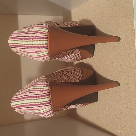Bebe Pumps-Flash Sale - Picture 2 of 3
